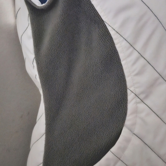 Women's Columbia White and Gray Quilted Vest - Picture 5 of 10